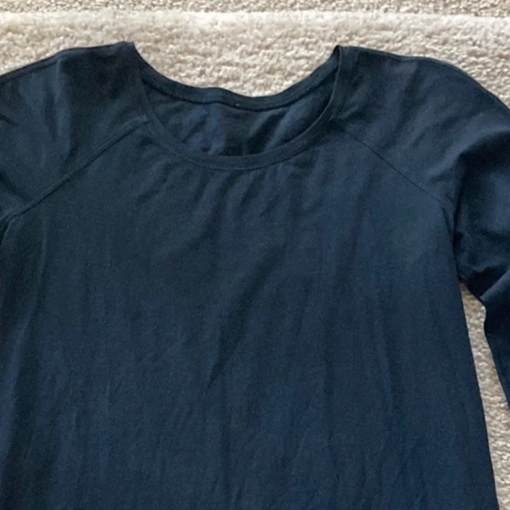 Lululemon Black Long Sleeve Tee - Picture 2 of 8